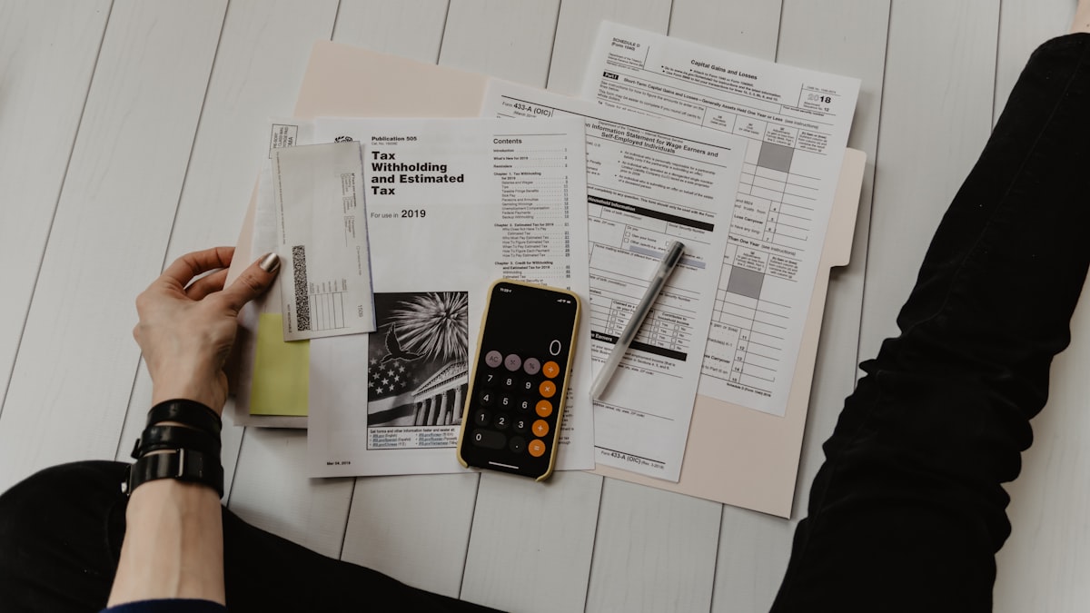 8 em cada 10 empresas ainda passam o lead na mão (e é por isso que sua verba de tráfego vaza)